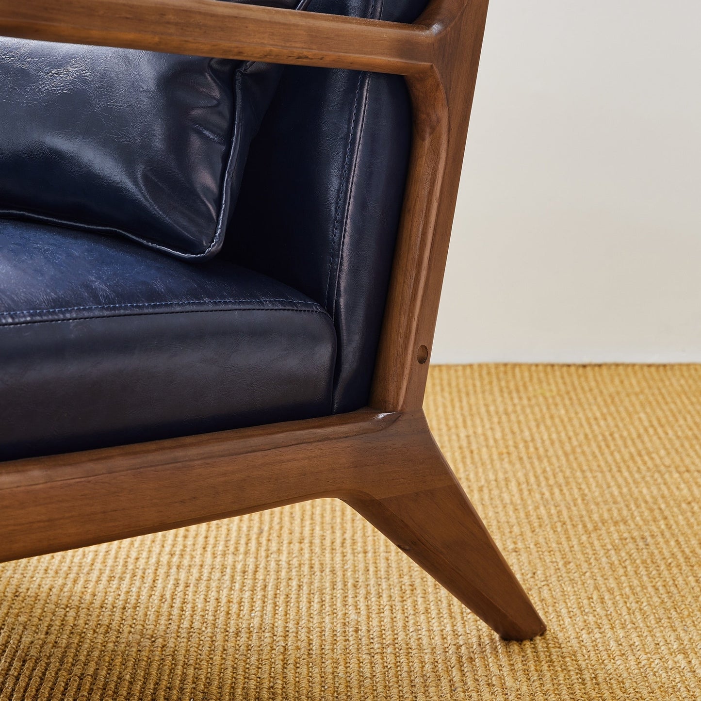 Fauteuil d'appoint moderne en cuir synthétique Glitzhome 30,75 po de hauteur, style milieu de siècle, avec coussin – 25,75 po de largeur x 33,75 po de profondeur x 30,75 po de hauteur